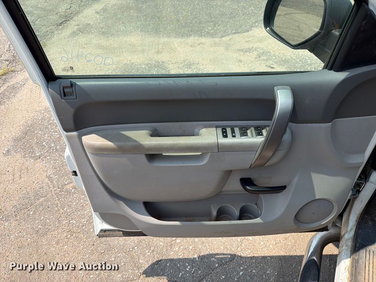 image for item EX4075 2011 Chevrolet Silverado 1500 Crew Cab pickup truck