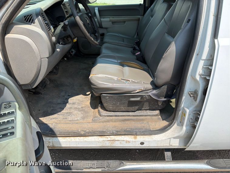 image for item EX4075 2011 Chevrolet Silverado 1500 Crew Cab pickup truck