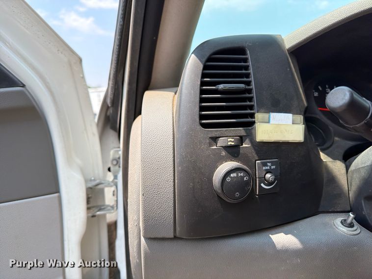 image for item EX4075 2011 Chevrolet Silverado 1500 Crew Cab pickup truck