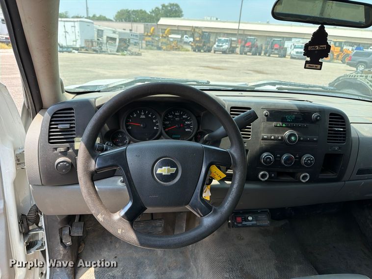 image for item EX4075 2011 Chevrolet Silverado 1500 Crew Cab pickup truck