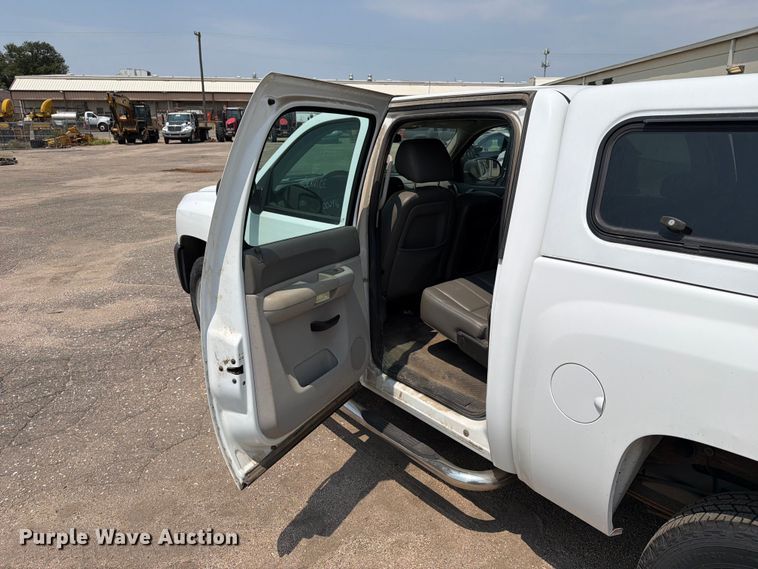 image for item EX4075 2011 Chevrolet Silverado 1500 Crew Cab pickup truck