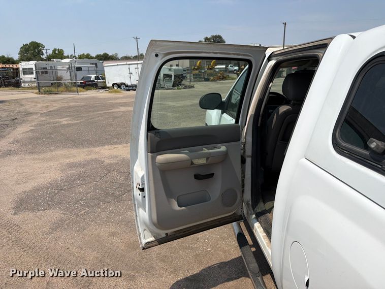 image for item EX4075 2011 Chevrolet Silverado 1500 Crew Cab pickup truck