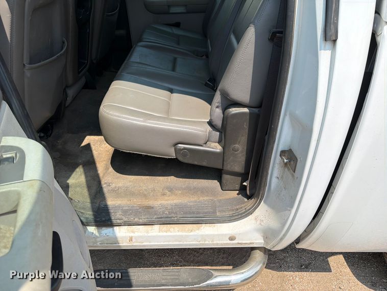 image for item EX4075 2011 Chevrolet Silverado 1500 Crew Cab pickup truck