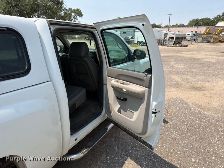 image for item EX4075 2011 Chevrolet Silverado 1500 Crew Cab pickup truck