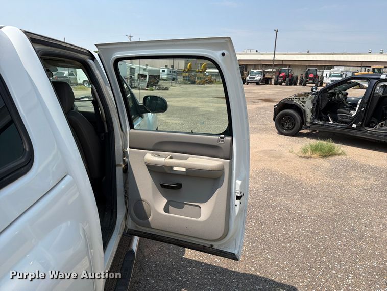image for item EX4075 2011 Chevrolet Silverado 1500 Crew Cab pickup truck