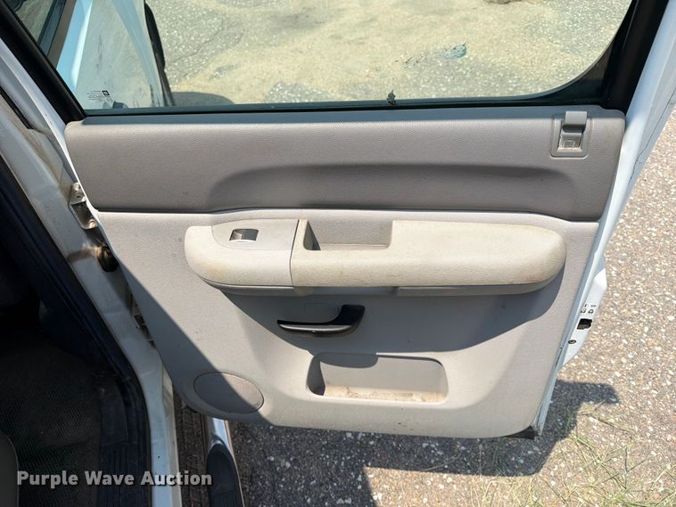 image for item EX4075 2011 Chevrolet Silverado 1500 Crew Cab pickup truck