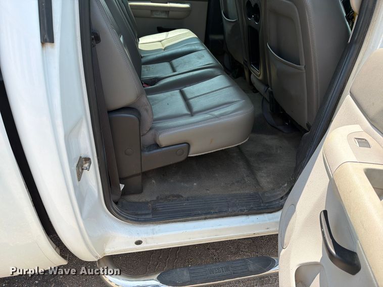 image for item EX4075 2011 Chevrolet Silverado 1500 Crew Cab pickup truck