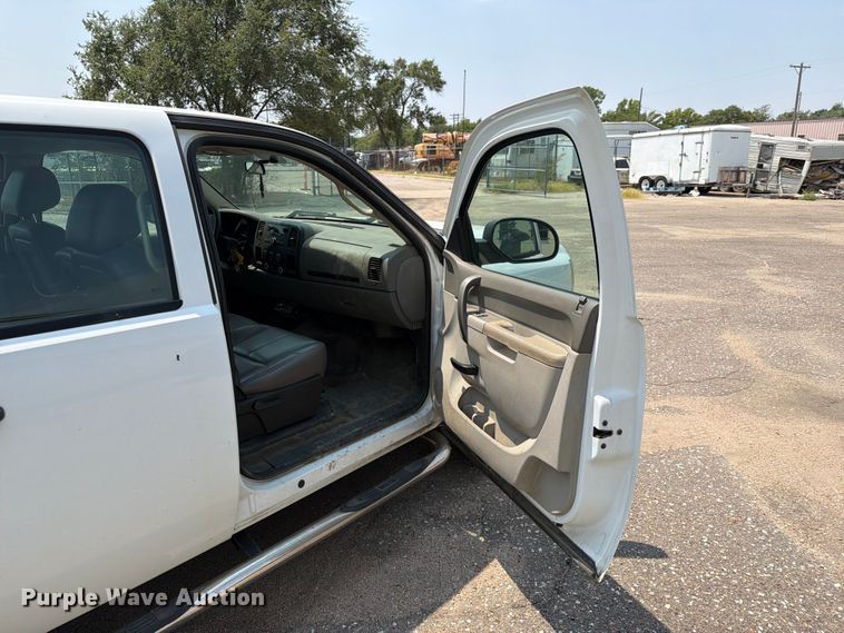 image for item EX4075 2011 Chevrolet Silverado 1500 Crew Cab pickup truck