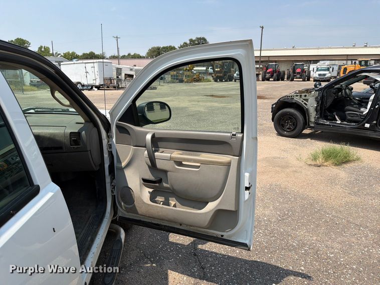 image for item EX4075 2011 Chevrolet Silverado 1500 Crew Cab pickup truck