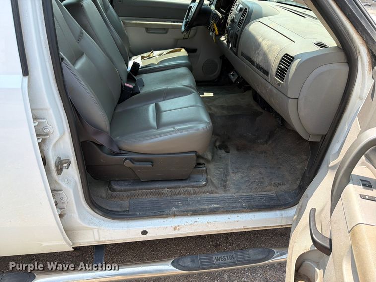 image for item EX4075 2011 Chevrolet Silverado 1500 Crew Cab pickup truck