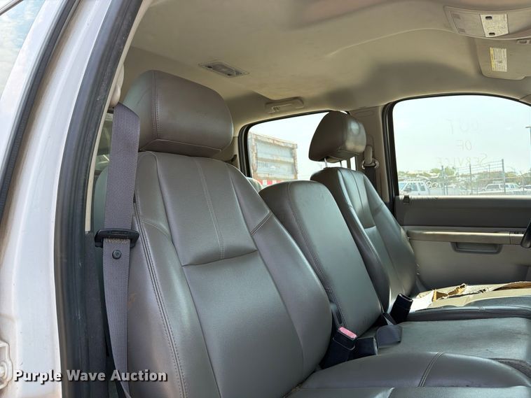 image for item EX4075 2011 Chevrolet Silverado 1500 Crew Cab pickup truck
