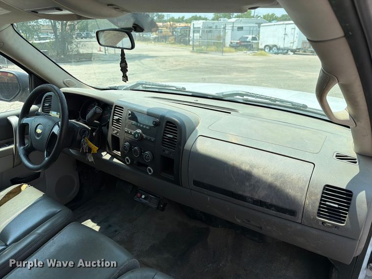 image for item EX4075 2011 Chevrolet Silverado 1500 Crew Cab pickup truck