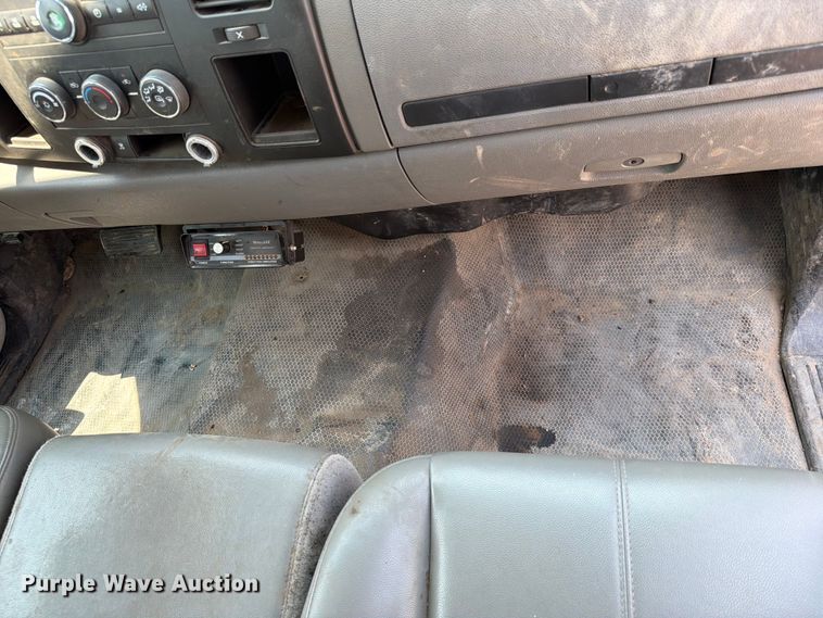 image for item EX4075 2011 Chevrolet Silverado 1500 Crew Cab pickup truck