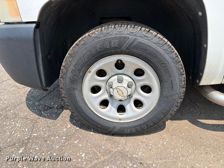 image for item EX4075 2011 Chevrolet Silverado 1500 Crew Cab pickup truck