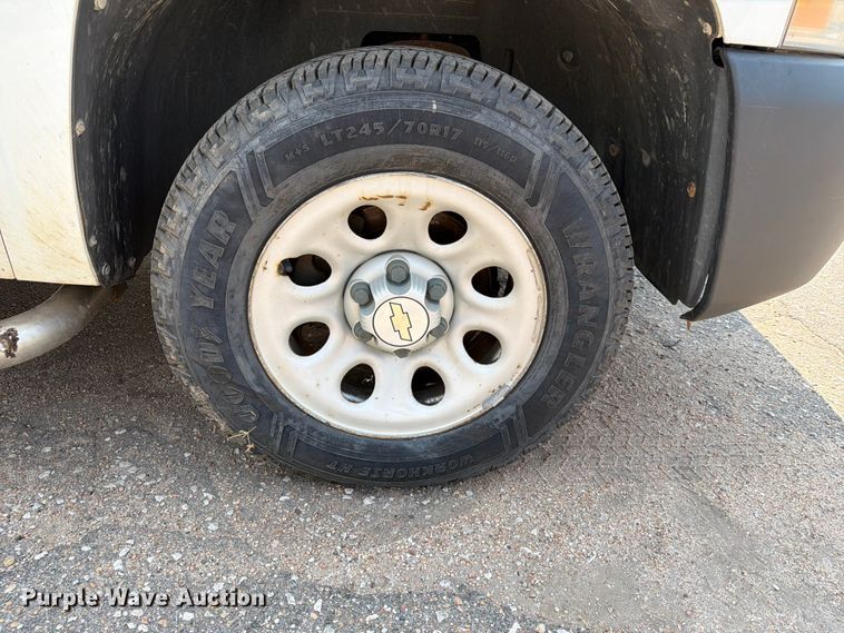 image for item EX4075 2011 Chevrolet Silverado 1500 Crew Cab pickup truck