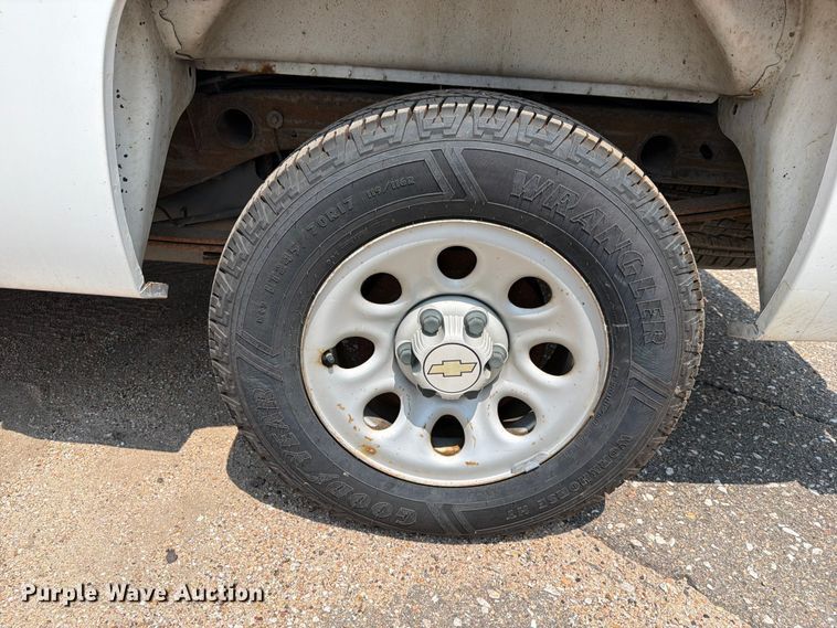 image for item EX4075 2011 Chevrolet Silverado 1500 Crew Cab pickup truck