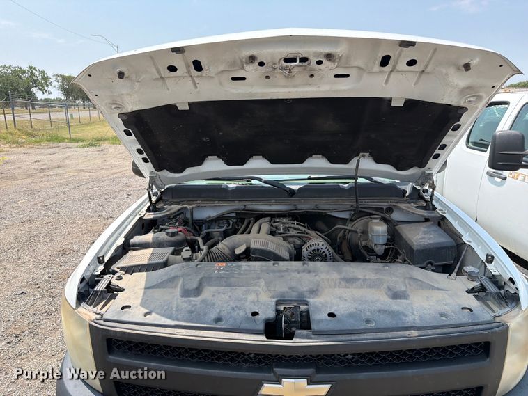 image for item EX4075 2011 Chevrolet Silverado 1500 Crew Cab pickup truck