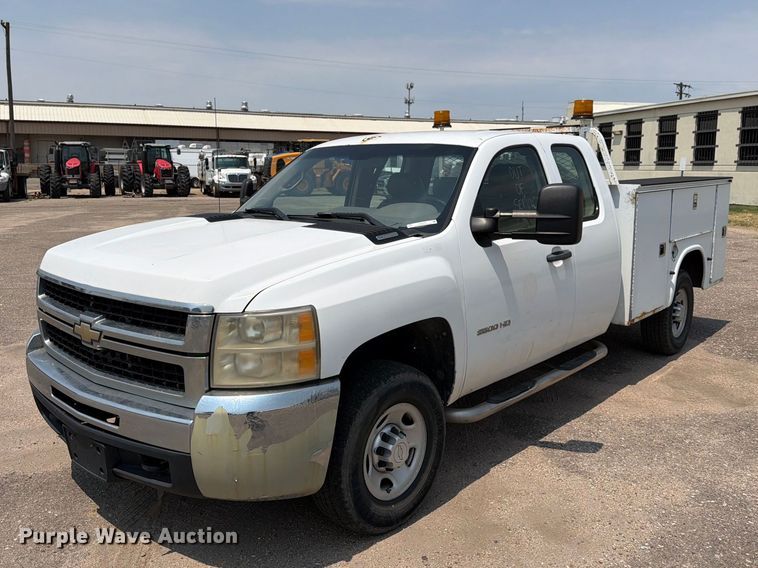 2010 Chevrolet Silverado 2500HD Ext. Cab utility bed pickup truck