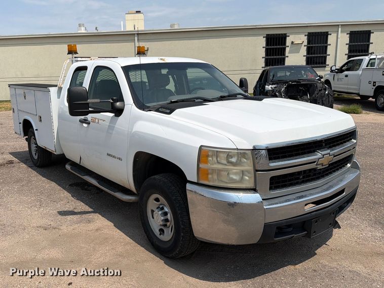 image for item EX4076 2010 Chevrolet Silverado 2500HD Ext. Cab utility bed pickup truck