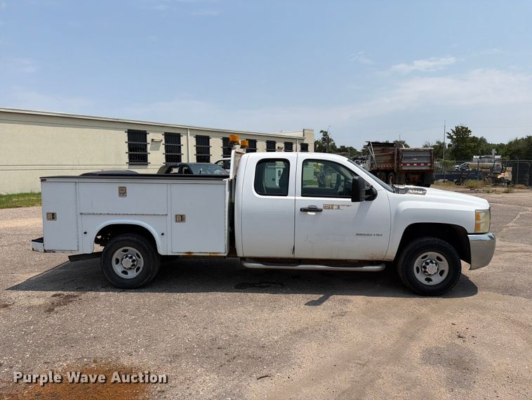 image for item EX4076 2010 Chevrolet Silverado 2500HD Ext. Cab utility bed pickup truck