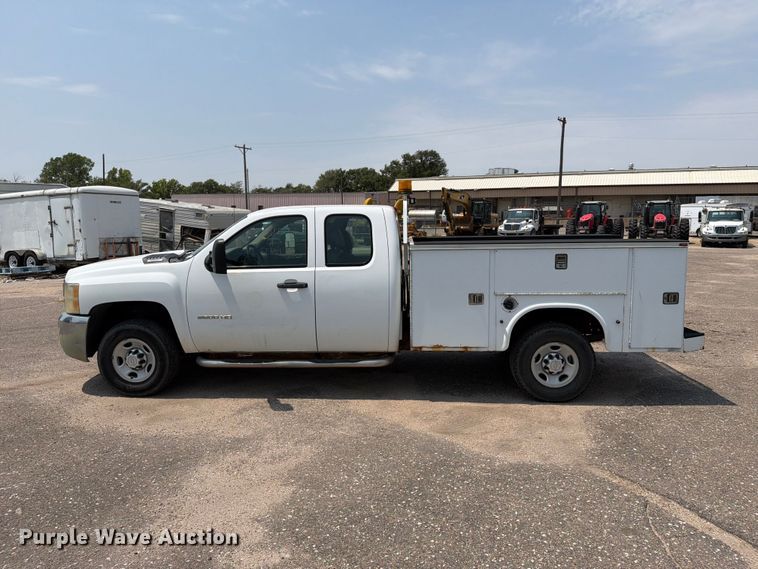 image for item EX4076 2010 Chevrolet Silverado 2500HD Ext. Cab utility bed pickup truck