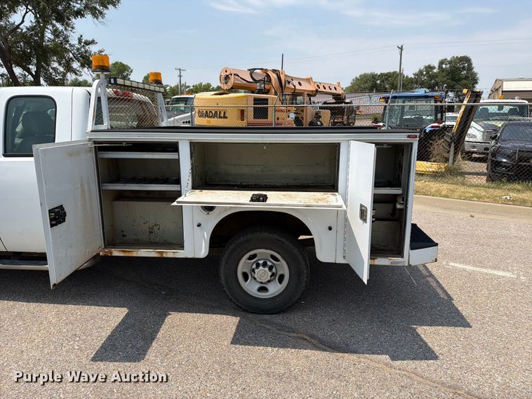 image for item EX4076 2010 Chevrolet Silverado 2500HD Ext. Cab utility bed pickup truck
