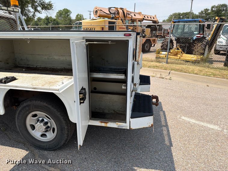 image for item EX4076 2010 Chevrolet Silverado 2500HD Ext. Cab utility bed pickup truck