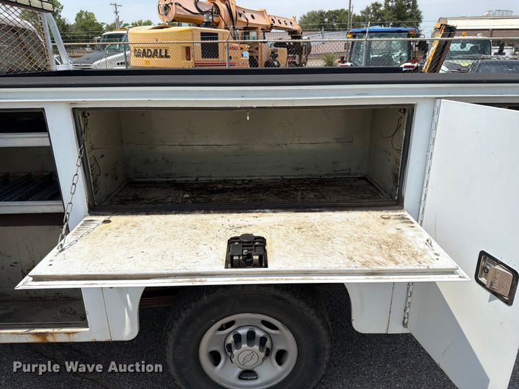 image for item EX4076 2010 Chevrolet Silverado 2500HD Ext. Cab utility bed pickup truck