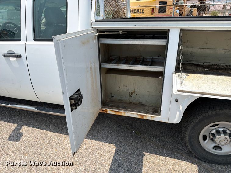 image for item EX4076 2010 Chevrolet Silverado 2500HD Ext. Cab utility bed pickup truck