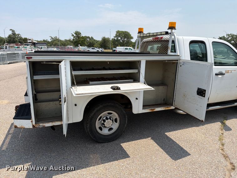 image for item EX4076 2010 Chevrolet Silverado 2500HD Ext. Cab utility bed pickup truck