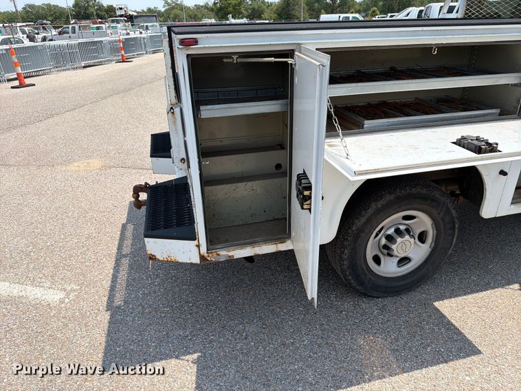 image for item EX4076 2010 Chevrolet Silverado 2500HD Ext. Cab utility bed pickup truck