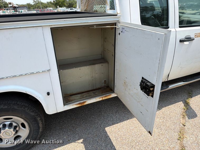 image for item EX4076 2010 Chevrolet Silverado 2500HD Ext. Cab utility bed pickup truck