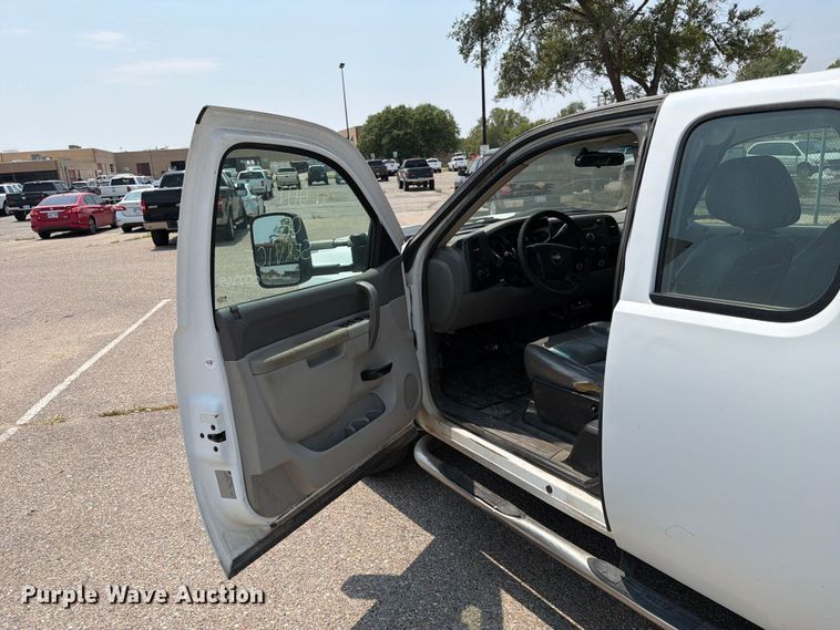 image for item EX4076 2010 Chevrolet Silverado 2500HD Ext. Cab utility bed pickup truck