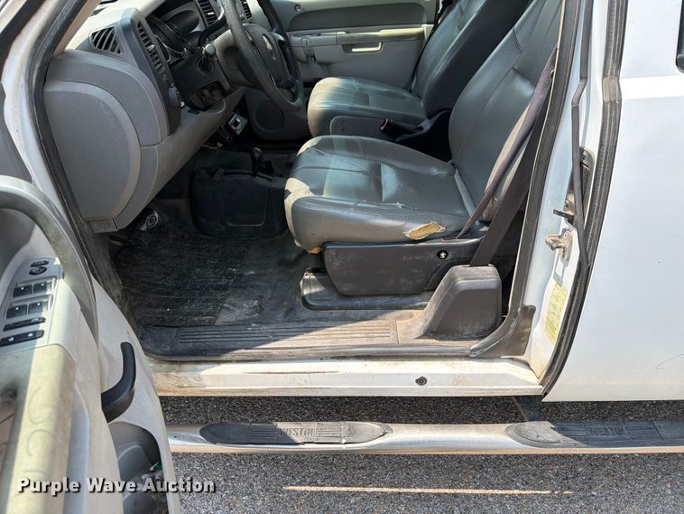 image for item EX4076 2010 Chevrolet Silverado 2500HD Ext. Cab utility bed pickup truck