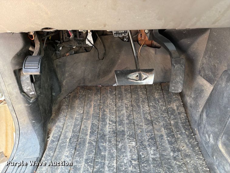 image for item EX4076 2010 Chevrolet Silverado 2500HD Ext. Cab utility bed pickup truck