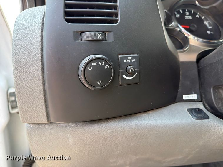 image for item EX4076 2010 Chevrolet Silverado 2500HD Ext. Cab utility bed pickup truck