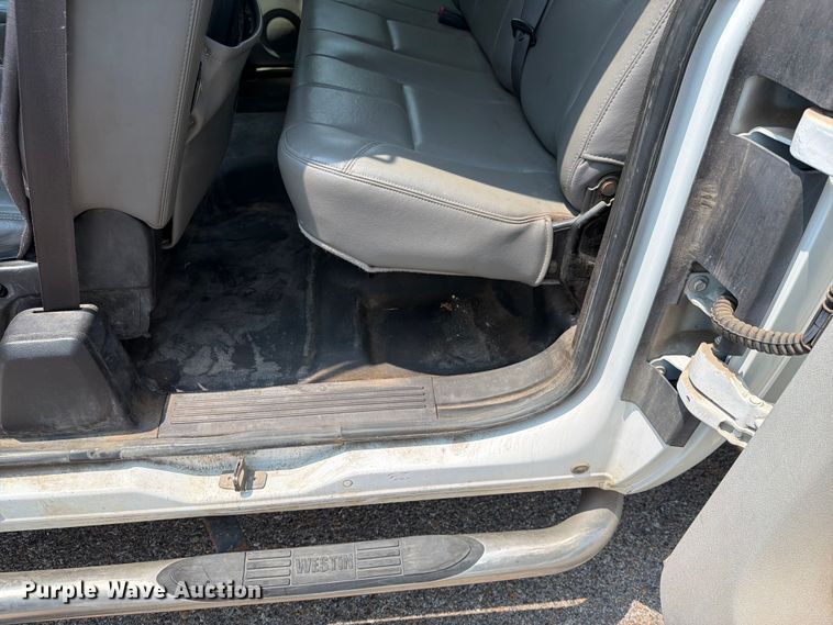 image for item EX4076 2010 Chevrolet Silverado 2500HD Ext. Cab utility bed pickup truck