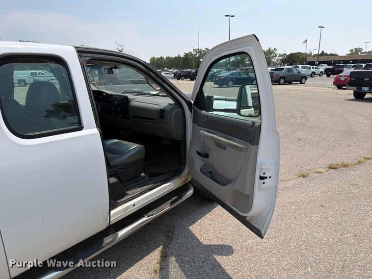 image for item EX4076 2010 Chevrolet Silverado 2500HD Ext. Cab utility bed pickup truck
