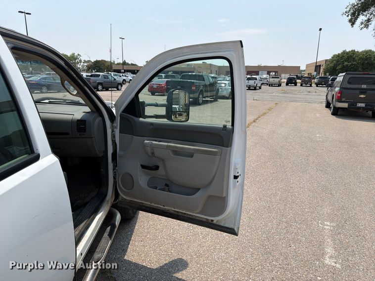 image for item EX4076 2010 Chevrolet Silverado 2500HD Ext. Cab utility bed pickup truck