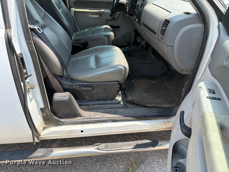 image for item EX4076 2010 Chevrolet Silverado 2500HD Ext. Cab utility bed pickup truck
