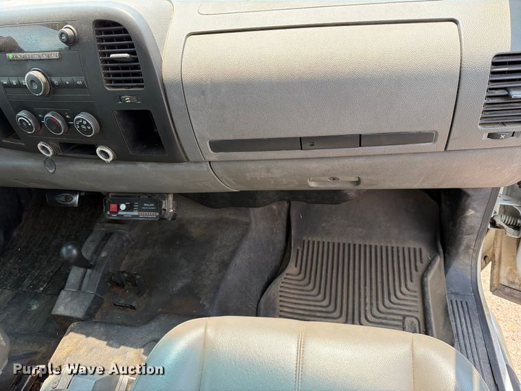 image for item EX4076 2010 Chevrolet Silverado 2500HD Ext. Cab utility bed pickup truck