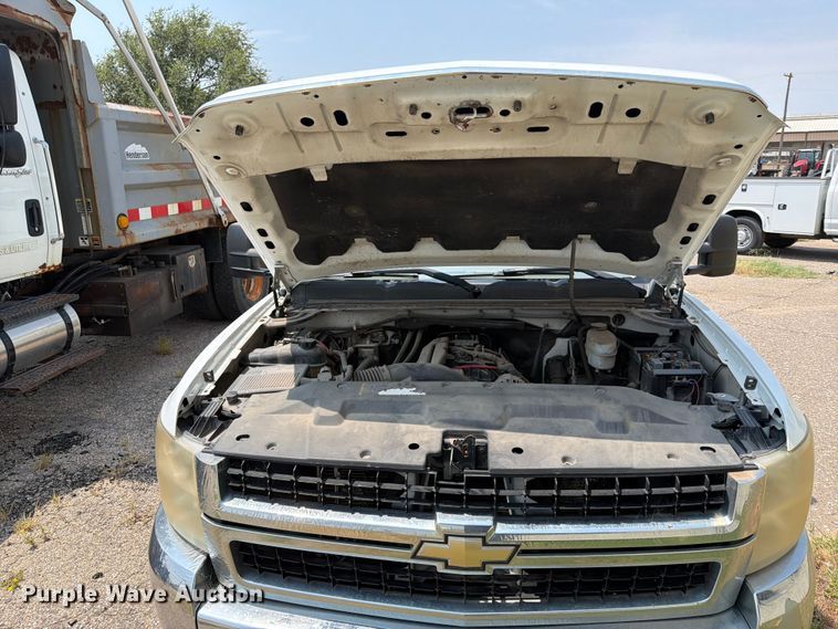 image for item EX4076 2010 Chevrolet Silverado 2500HD Ext. Cab utility bed pickup truck