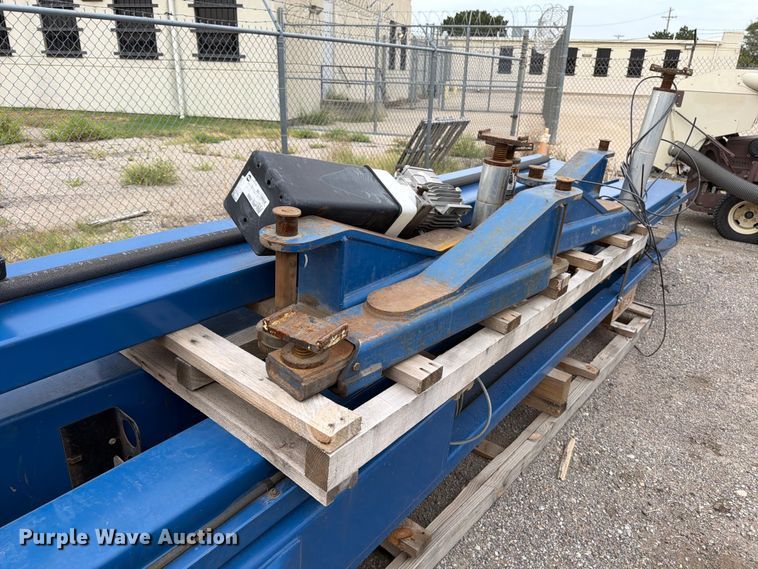 image for item EX4089 Automotive lift