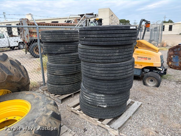 image for item EX4092 (12) Continental HSR2 275/70R22.5 tires
