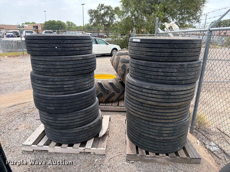 image for item EX4092 (12) Continental HSR2 275/70R22.5 tires