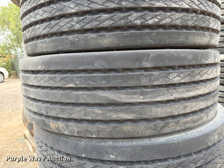 image for item EX4092 (12) Continental HSR2 275/70R22.5 tires