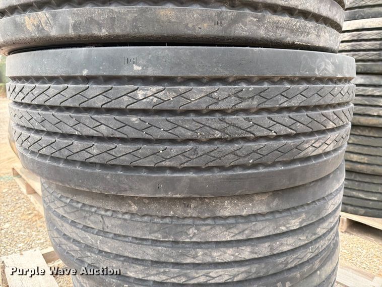 image for item EX4092 (12) Continental HSR2 275/70R22.5 tires