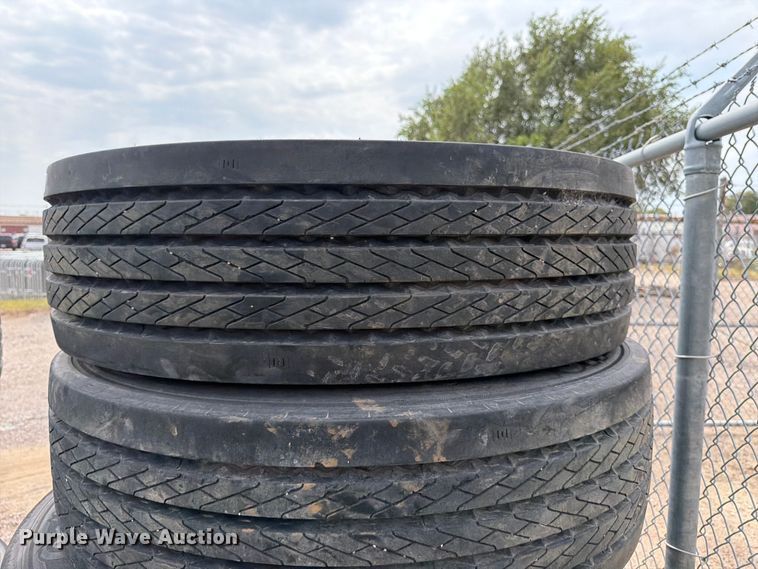image for item EX4092 (12) Continental HSR2 275/70R22.5 tires