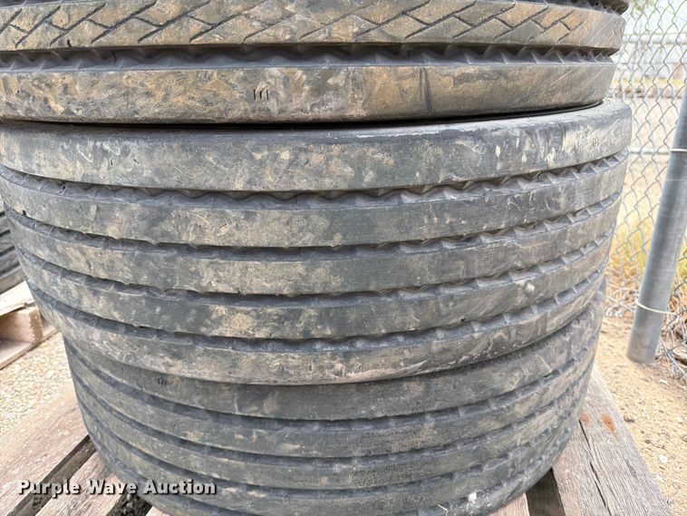 image for item EX4092 (12) Continental HSR2 275/70R22.5 tires
