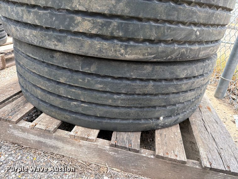 image for item EX4092 (12) Continental HSR2 275/70R22.5 tires
